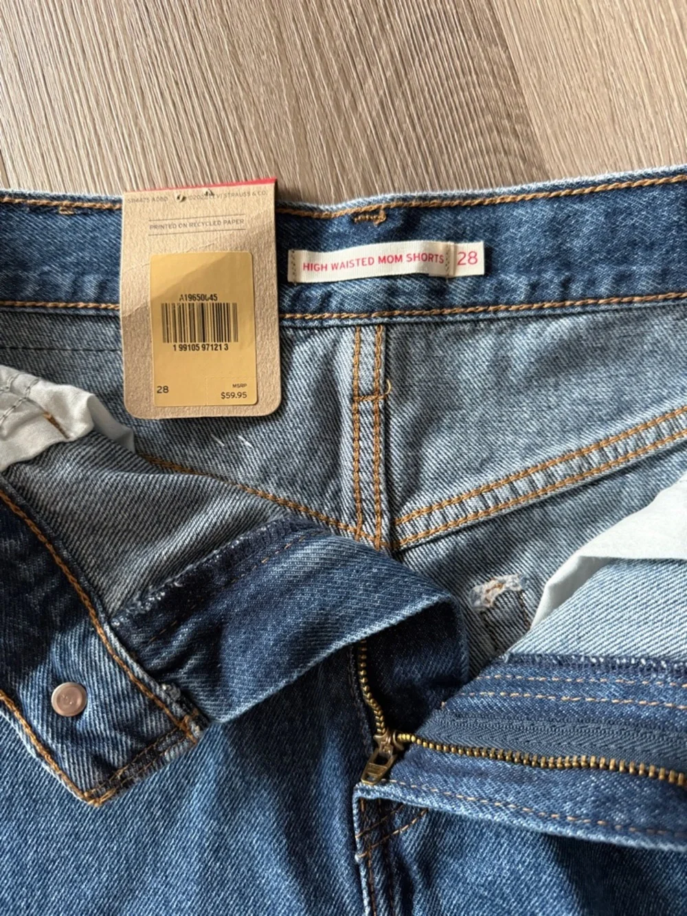 NWT dark wash Levi’s mom shorts high waisted - Picture 5 of 5